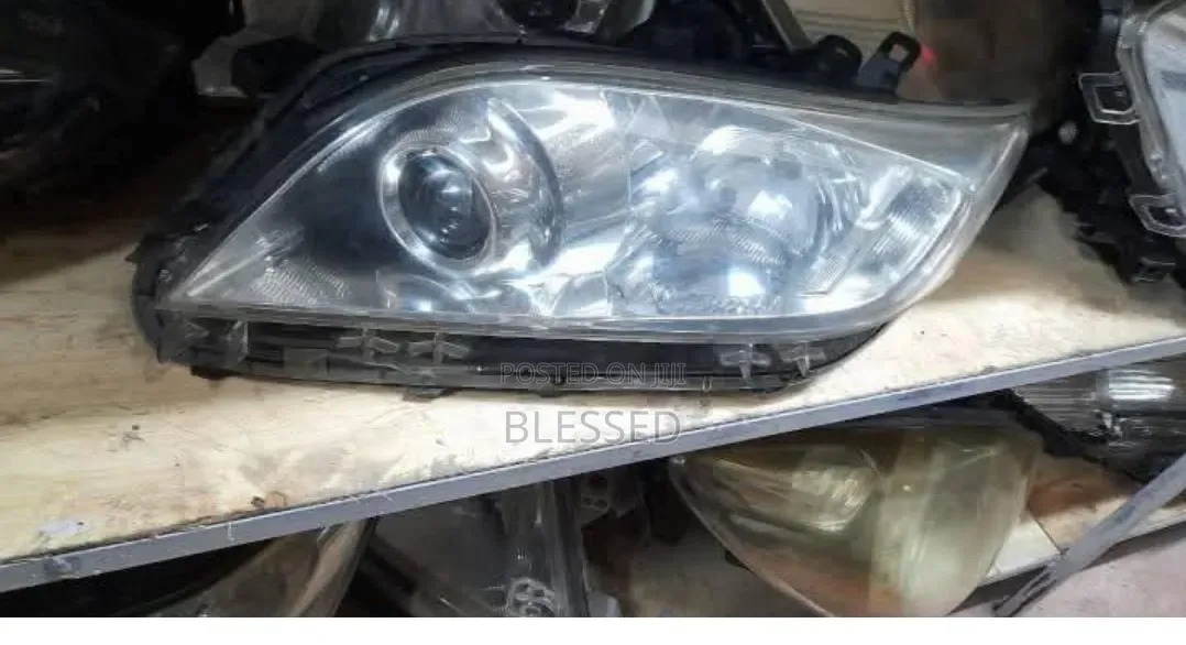 Toyota Vanguard Headlight