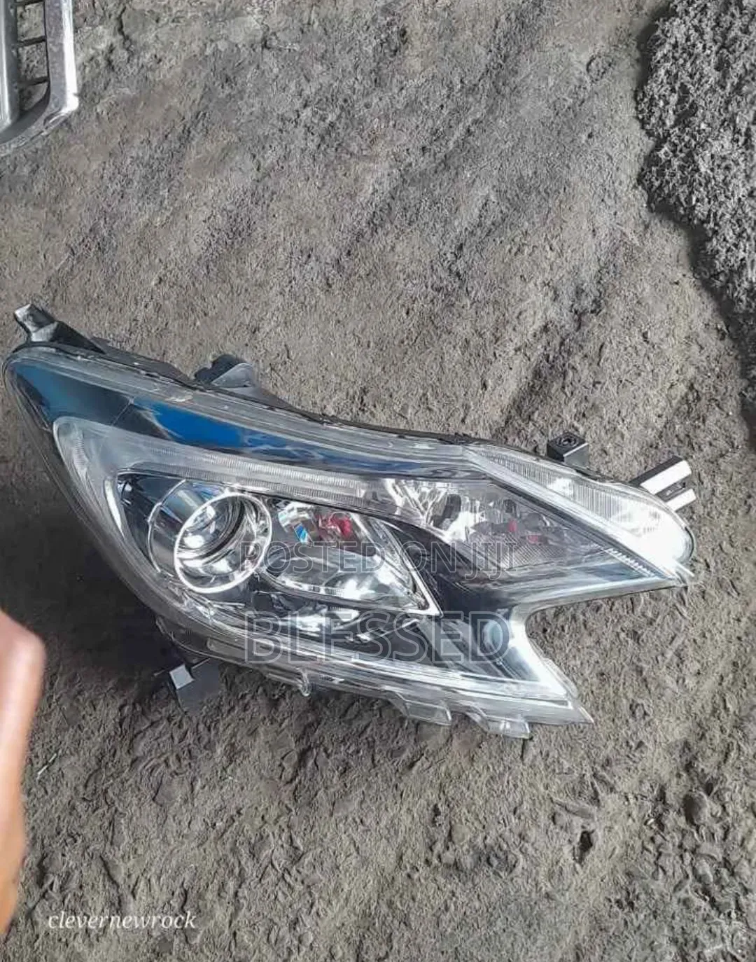 Nissan Note Headlight