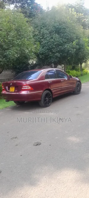 Mercedes-Benz E200 2004 Maroon