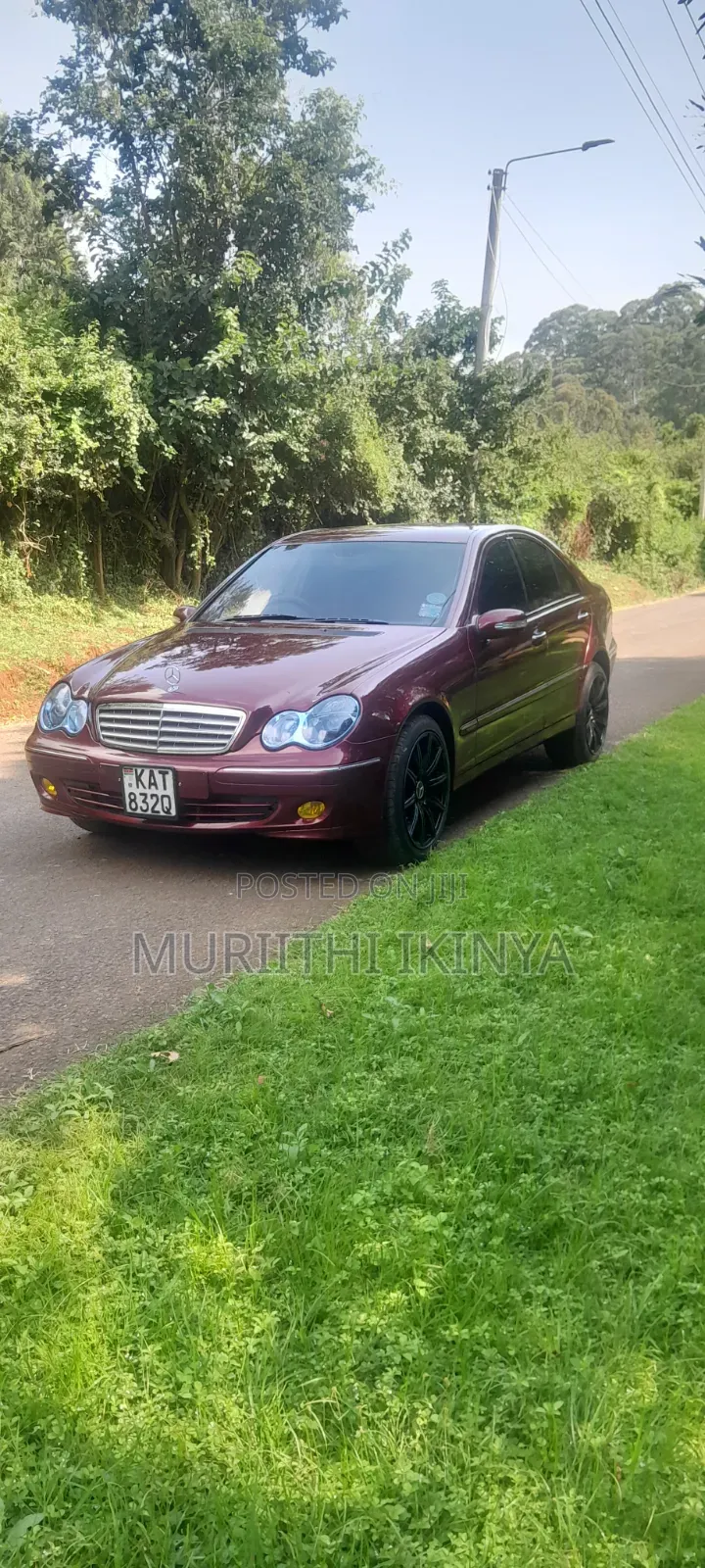 Mercedes-Benz E200 2004 Maroon