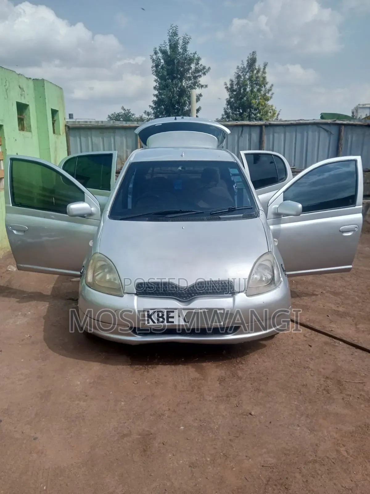 Toyota Vitz 2001 Silver