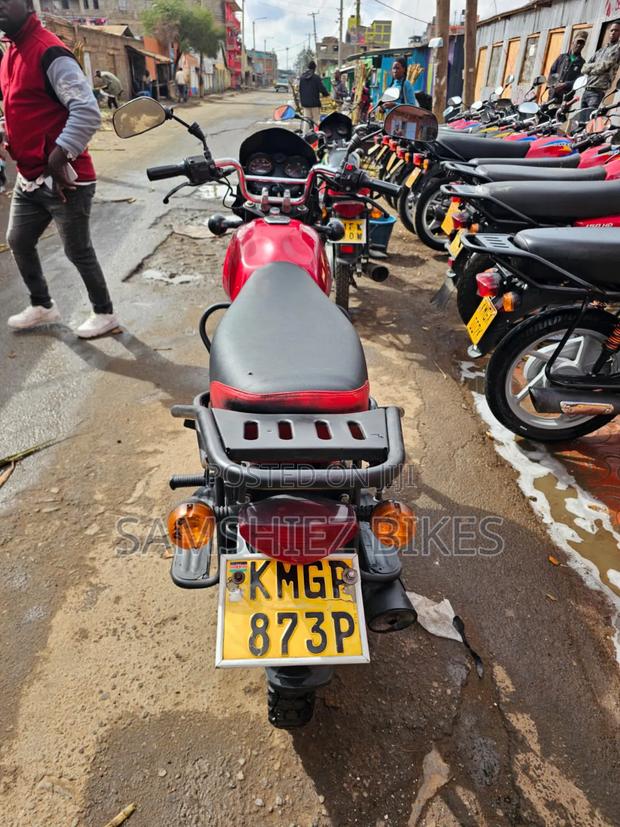 Bajaj Boxer 150 UG 2025 Red