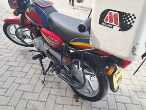 Bajaj Boxer 125 2025 Red