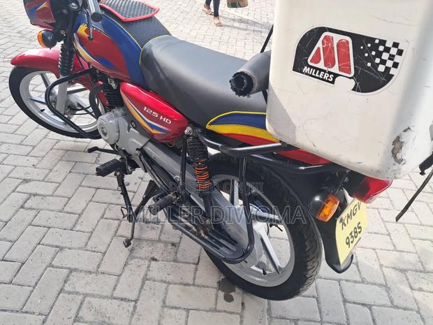 Bajaj Boxer 125 2025 Red