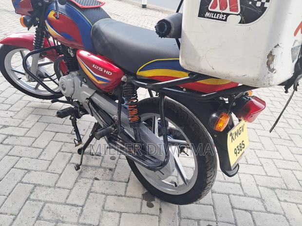 Bajaj Boxer 125 2025 Red - thumbnail 2