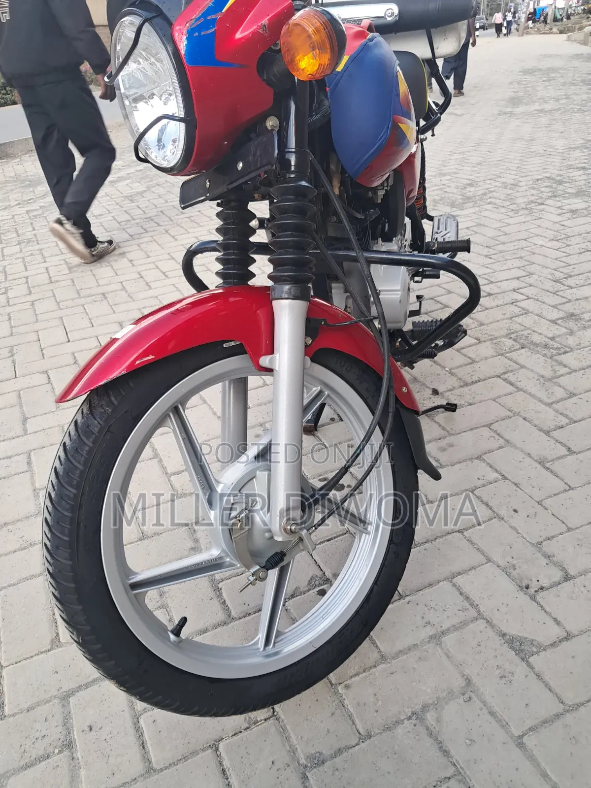 Bajaj Boxer 125 2025 Red