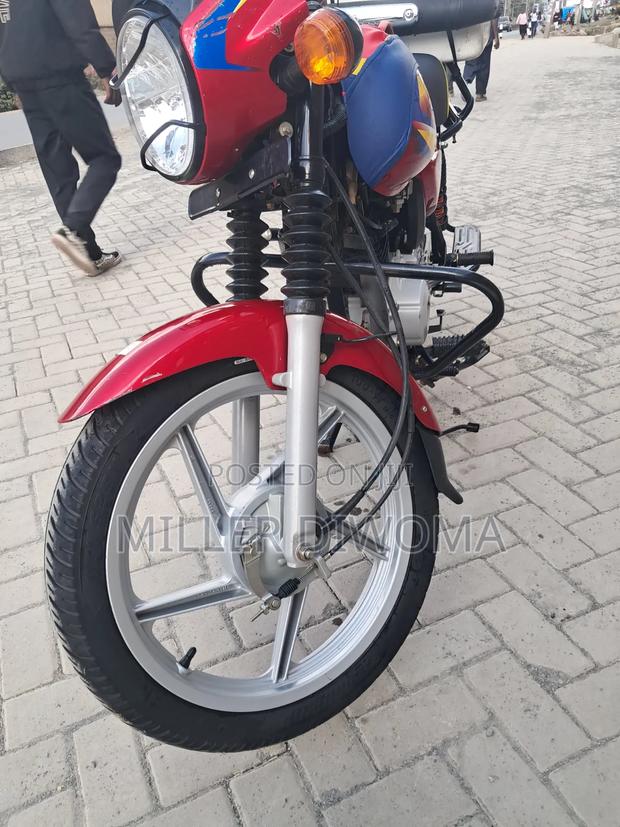 Bajaj Boxer 125 2025 Red - thumbnail 6
