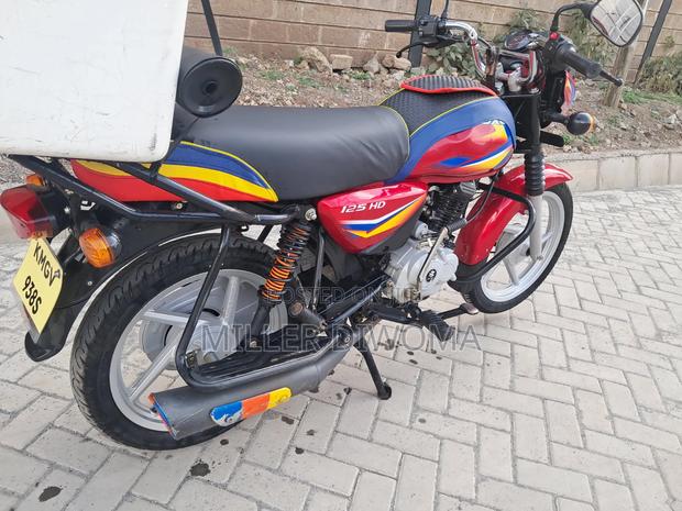 Bajaj Boxer 125 2025 Red - thumbnail 9