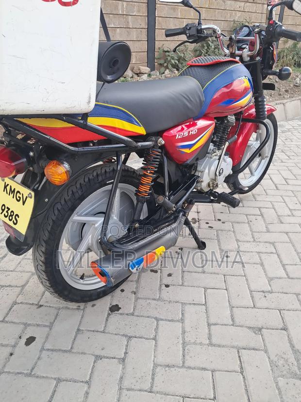Bajaj Boxer 125 2025 Red - thumbnail 10