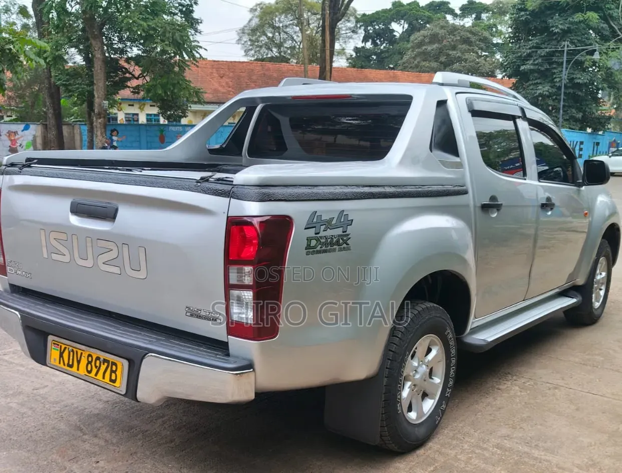 Isuzu D-MAX 2024 Gray