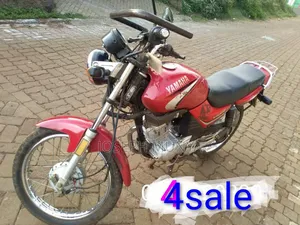 Yamaha YBR125 2007 Red