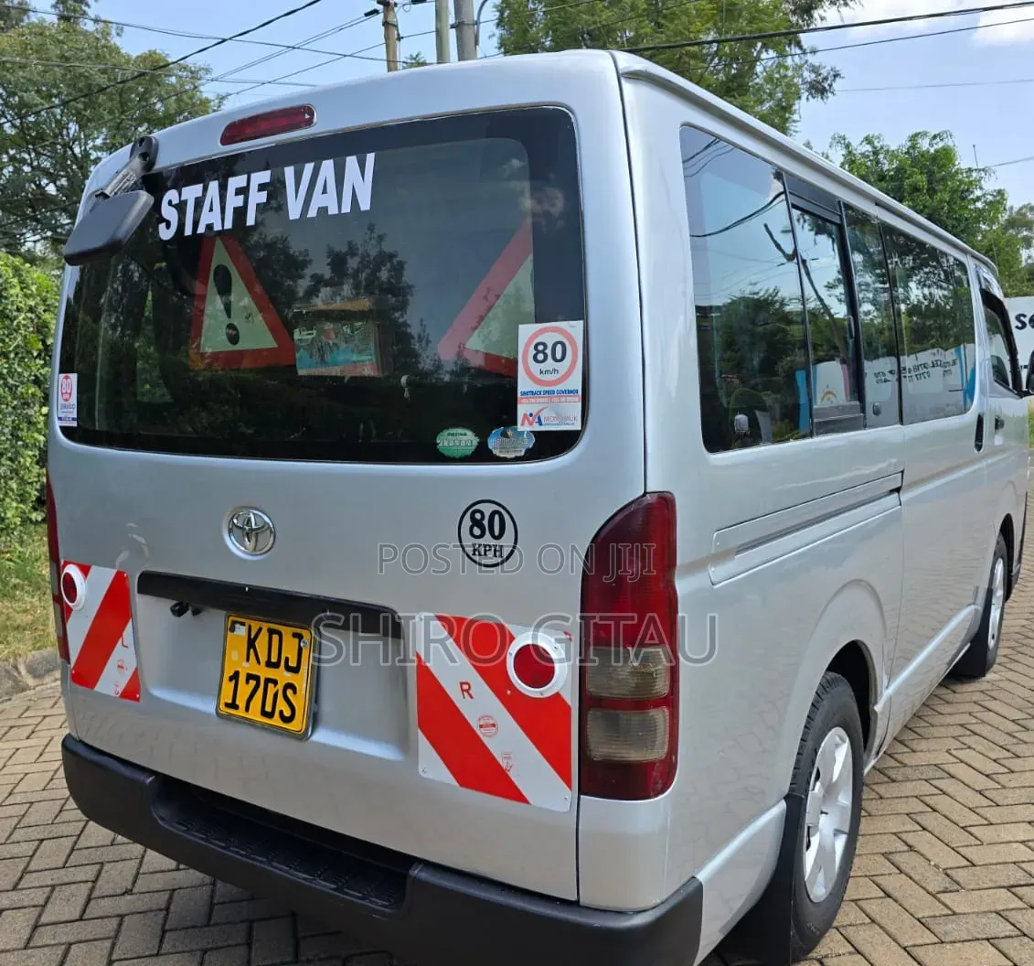 Toyota HiAce 2015 Silver