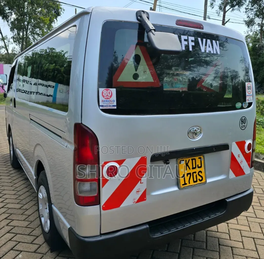 Toyota HiAce 2015 Silver