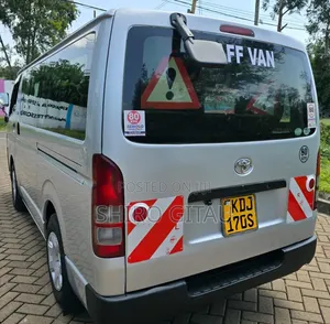 Toyota HiAce 2015 Silver