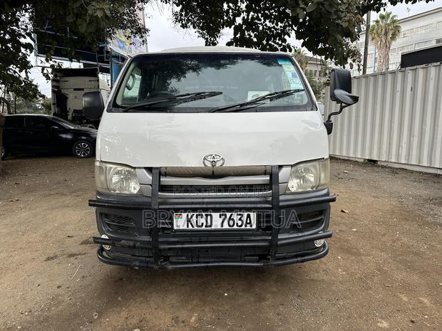 Toyota HiAce 2007 White