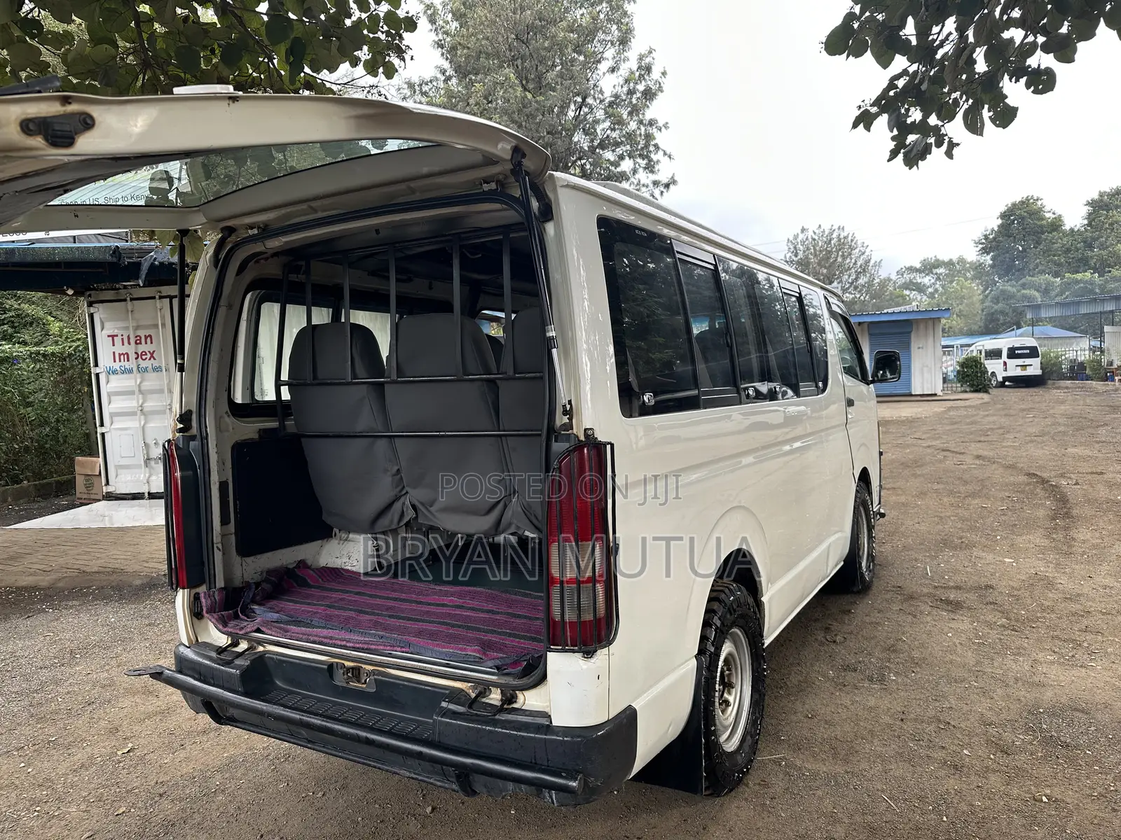 Toyota HiAce 2007 White