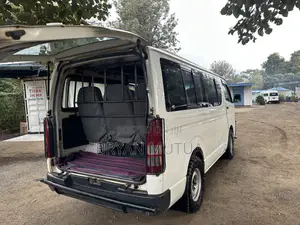 Toyota HiAce 2007 White