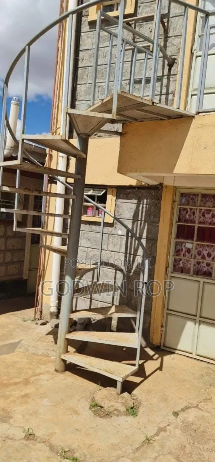 18bdrm Duplex in Sogomo, Kimumu for sale