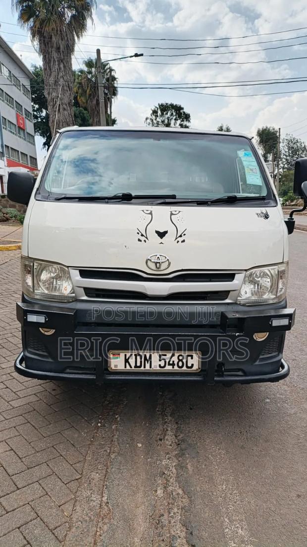 Toyota HiAce 2016 White