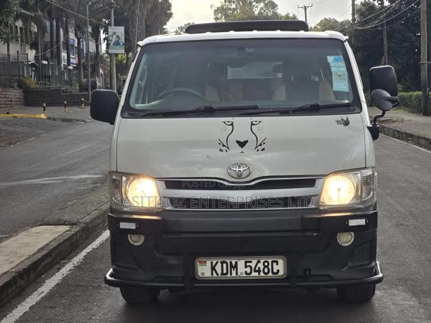 Toyota HiAce 2013 White
