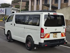 Toyota HiAce 2013 White
