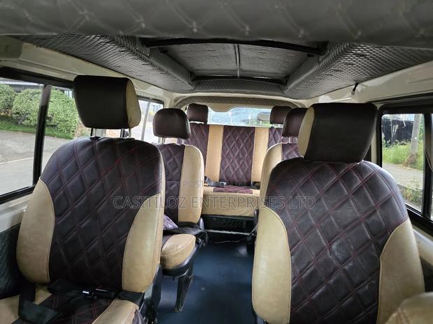 Toyota HiAce 2013 White - thumbnail 6