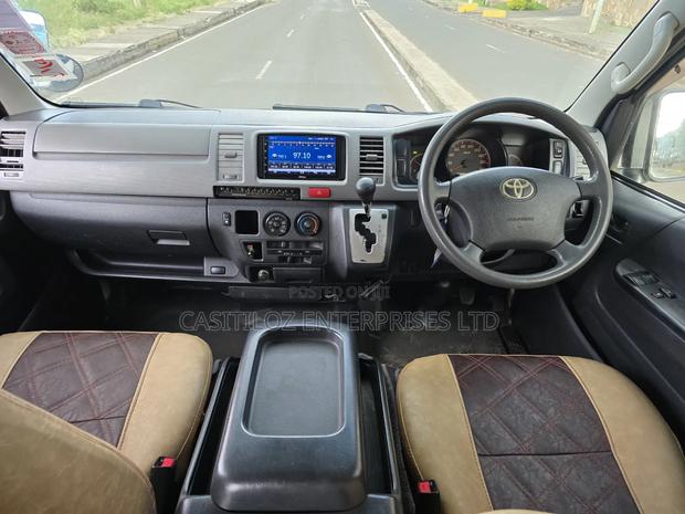 Toyota HiAce 2013 White - thumbnail 7