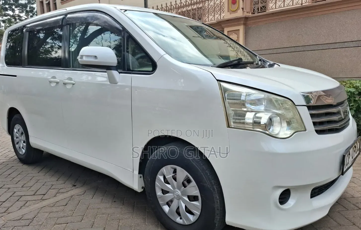 Toyota Noah 2012 White
