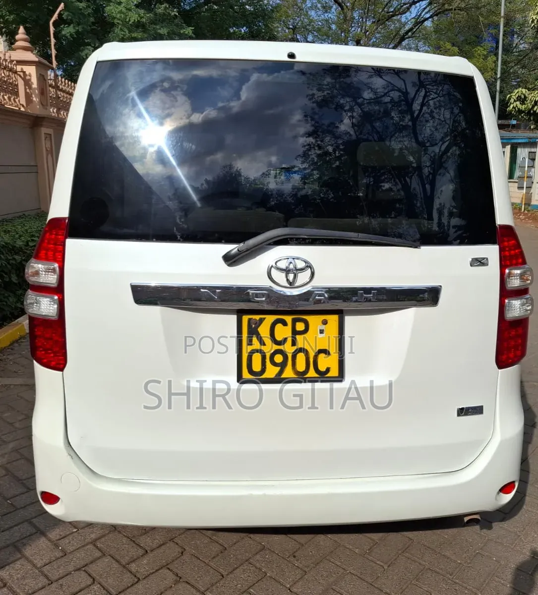 Toyota Noah 2012 White