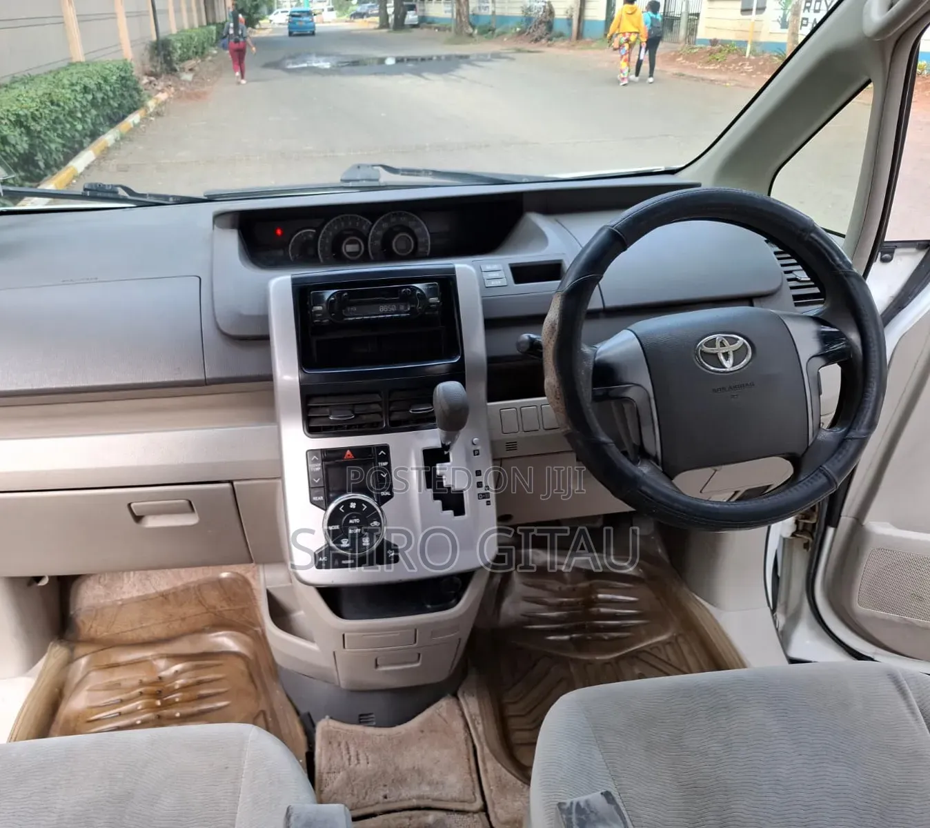 Toyota Noah 2012 White