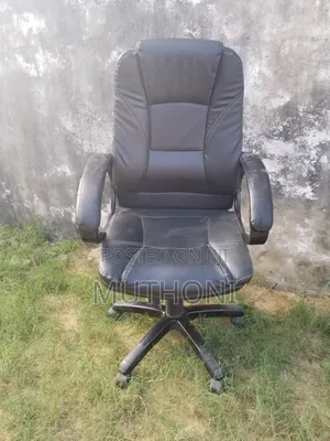 A Comfortable Black Office Leather Seat