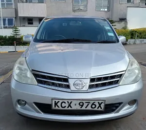 Nissan Tiida 2012 Silver