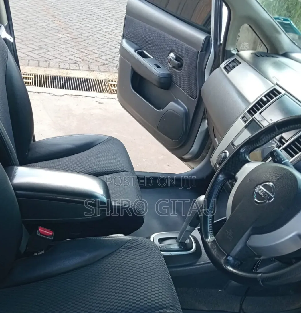 Nissan Tiida 2012 Silver