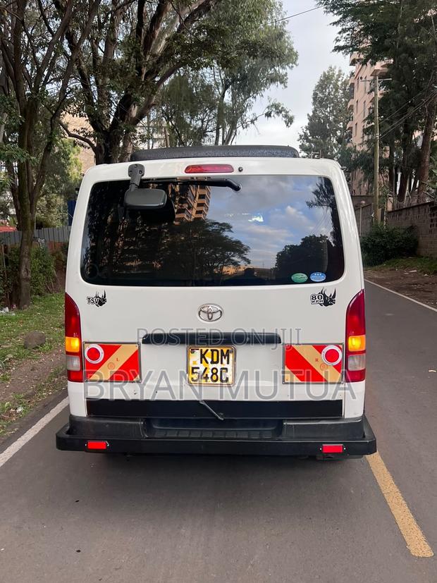 Toyota HiAce 2014 White - thumbnail 3