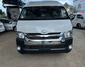 Toyota HiAce 2019 White