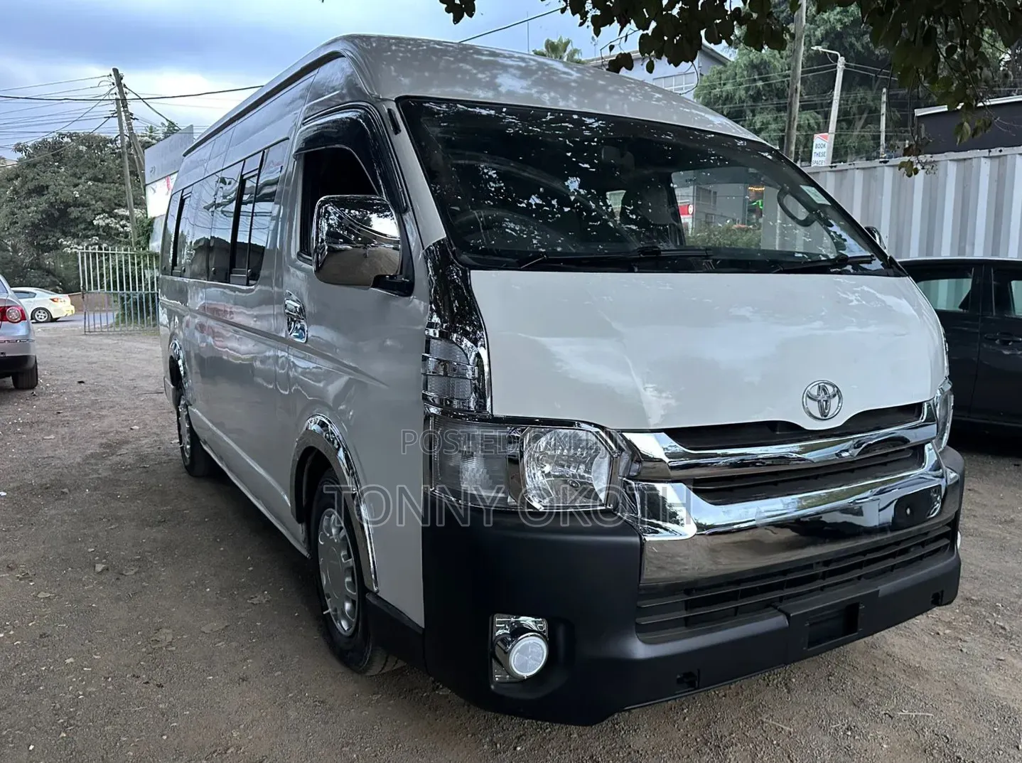 Toyota HiAce 2019 White
