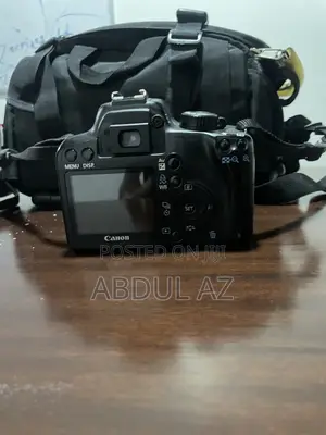 Canon Eos 1000d DSLR Camera With 18-55mm Lens and Carrying Bag