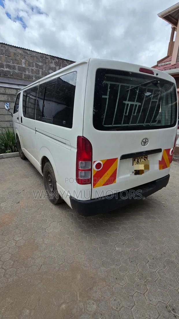 Toyota HiAce 2011 White