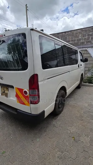 Toyota HiAce 2011 White