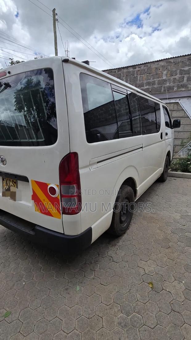 Toyota HiAce 2011 White - thumbnail 3