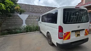 Toyota HiAce 2011 White