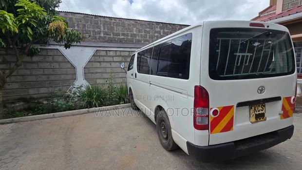 Toyota HiAce 2011 White - thumbnail 2