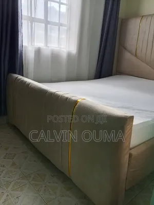 Selling Chester Bed 5 by 6