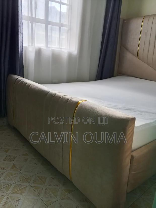 Selling Chester Bed 5 by 6