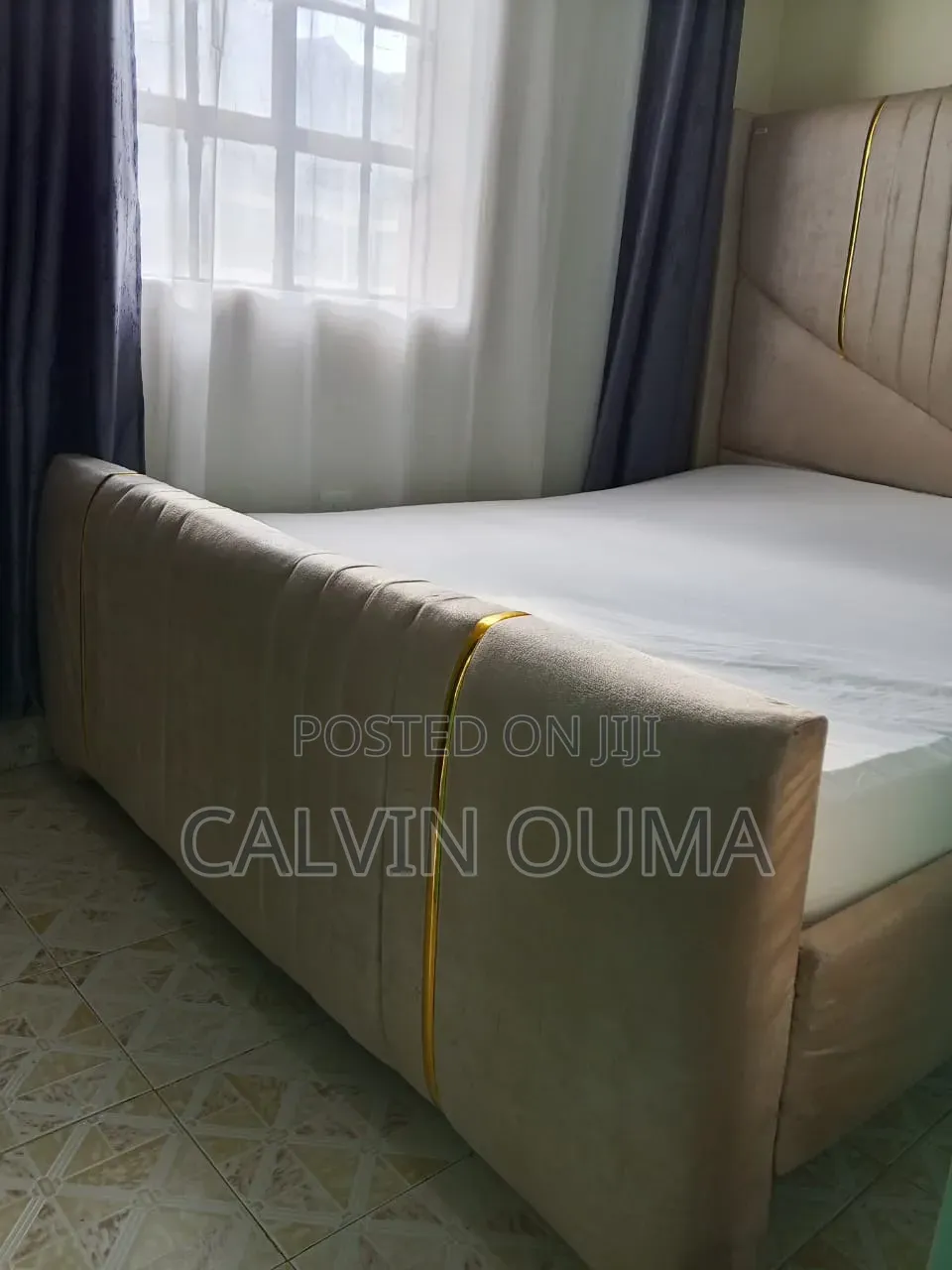 Selling Chester Bed 5 by 6