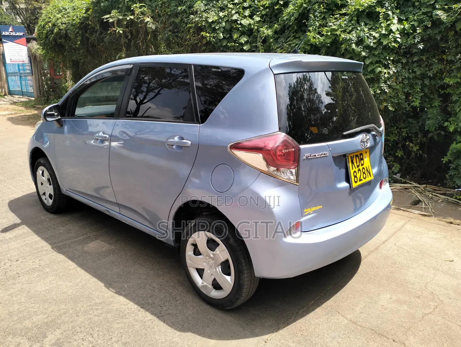 Toyota Ractis 2014 Blue