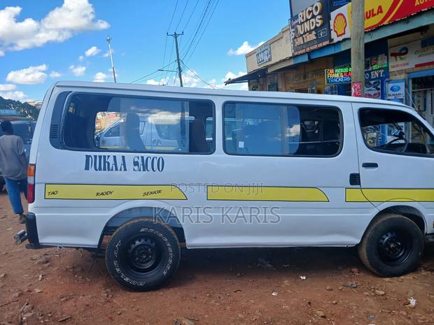 Toyota HiAce 2002 White - thumbnail 3