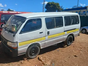 Toyota HiAce 2002 White
