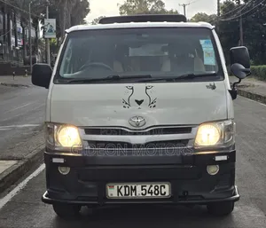 Toyota HiAce 2015 White