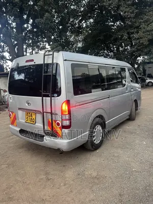 Toyota HiAce 2014 Silver
